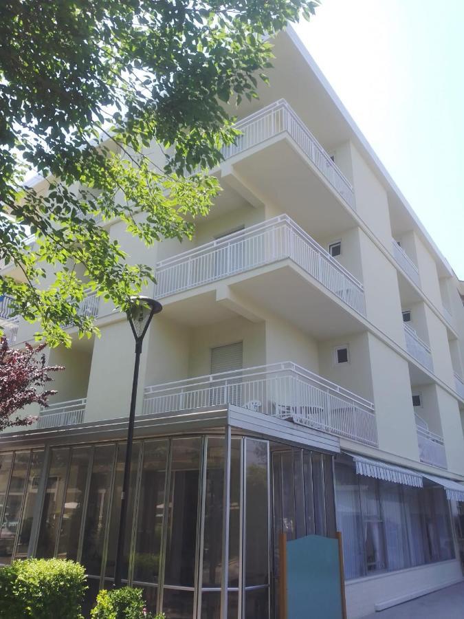 מיסאנו אדריאטיקו B&B - Meuble' - Hotel " Cordiale " מראה חיצוני תמונה
