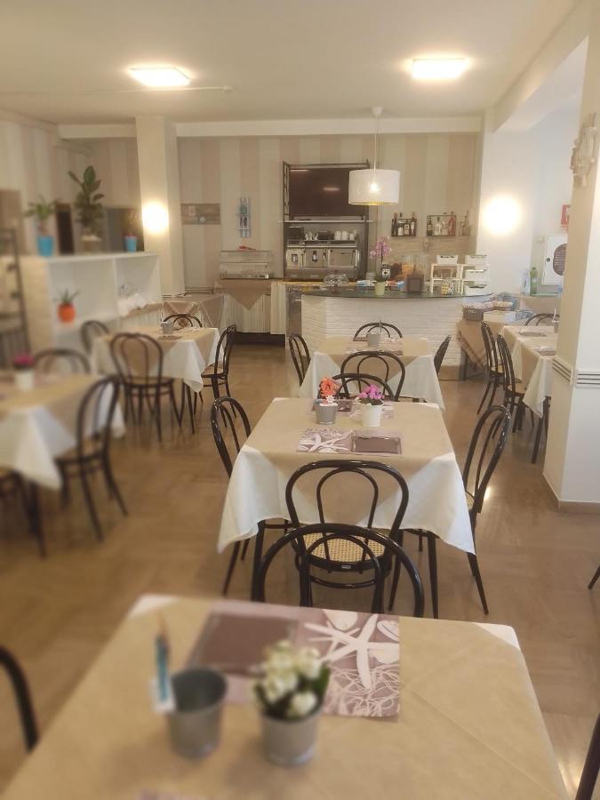מיסאנו אדריאטיקו B&B - Meuble' - Hotel " Cordiale " מראה חיצוני תמונה