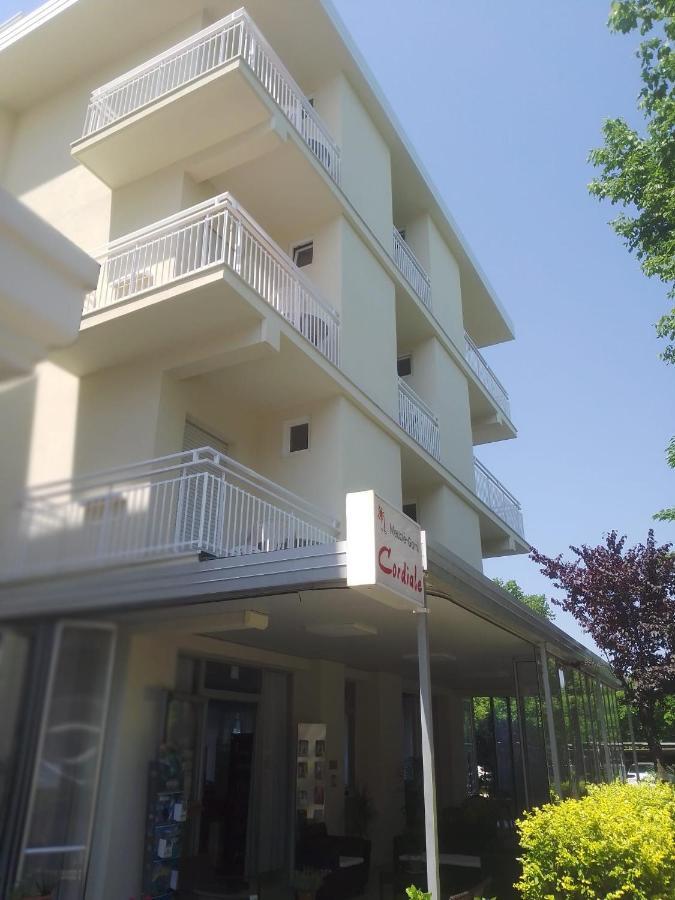 מיסאנו אדריאטיקו B&B - Meuble' - Hotel " Cordiale " מראה חיצוני תמונה