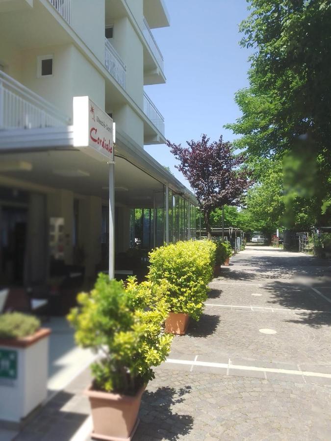 מיסאנו אדריאטיקו B&B - Meuble' - Hotel " Cordiale " מראה חיצוני תמונה