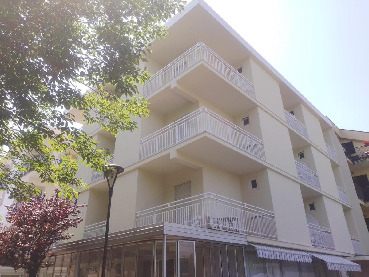 מיסאנו אדריאטיקו B&B - Meuble' - Hotel " Cordiale " מראה חיצוני תמונה