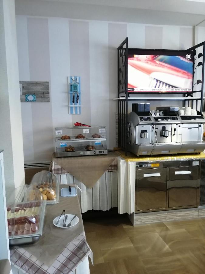 מיסאנו אדריאטיקו B&B - Meuble' - Hotel " Cordiale " מראה חיצוני תמונה