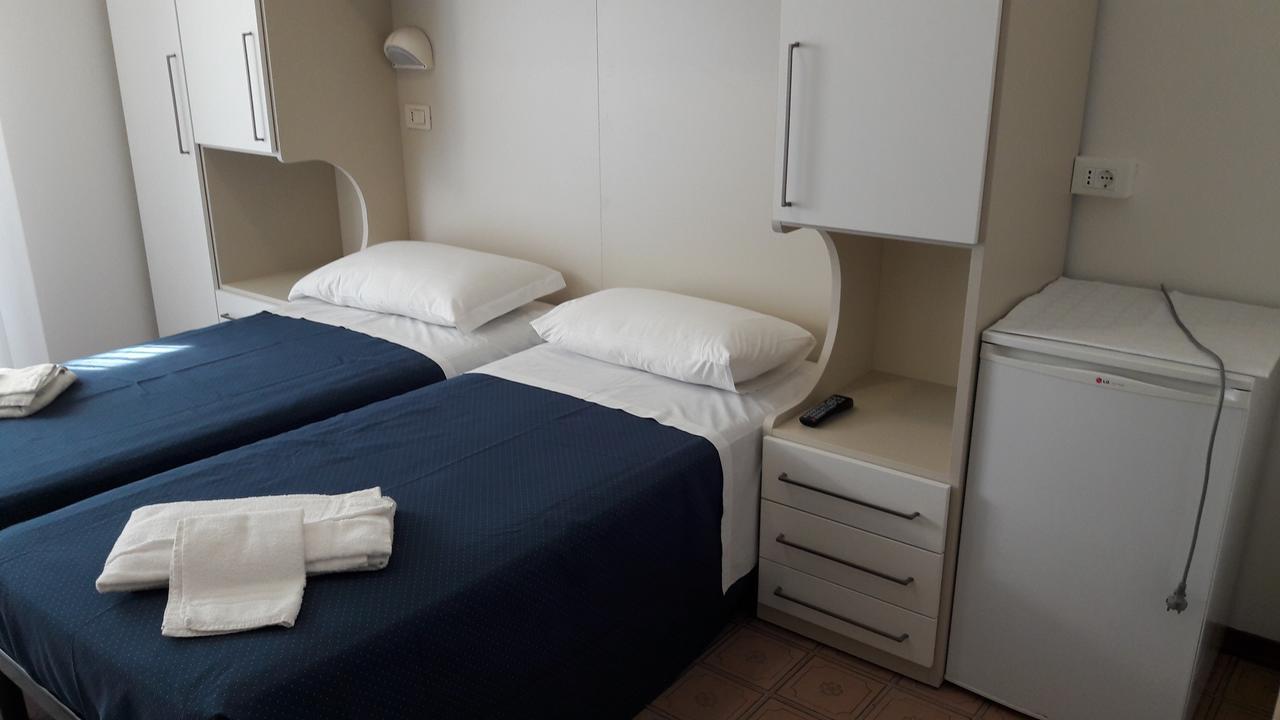מיסאנו אדריאטיקו B&B - Meuble' - Hotel " Cordiale " מראה חיצוני תמונה